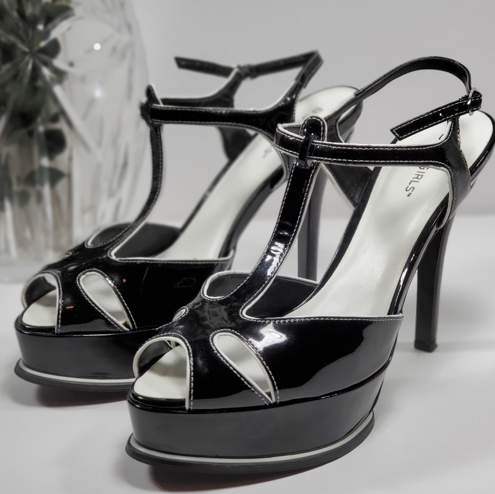 BCBG Black Pure White Open-Toe T Strap Heels Sz 9M